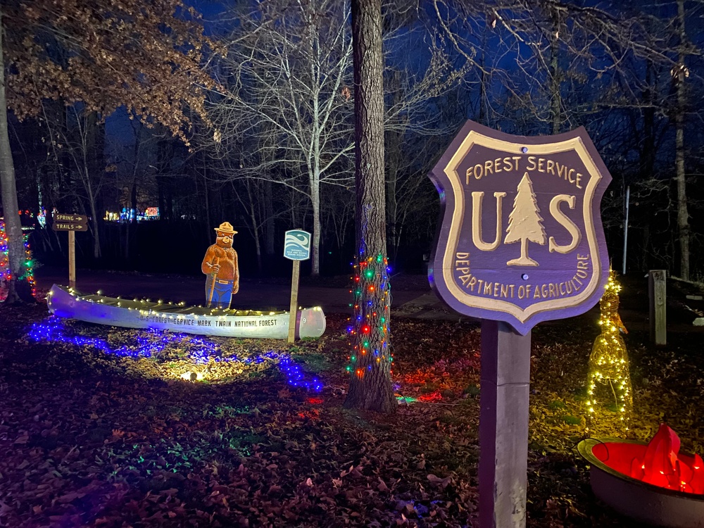 Festival of Lights auto tour at Wappapello Lake, December 2023
