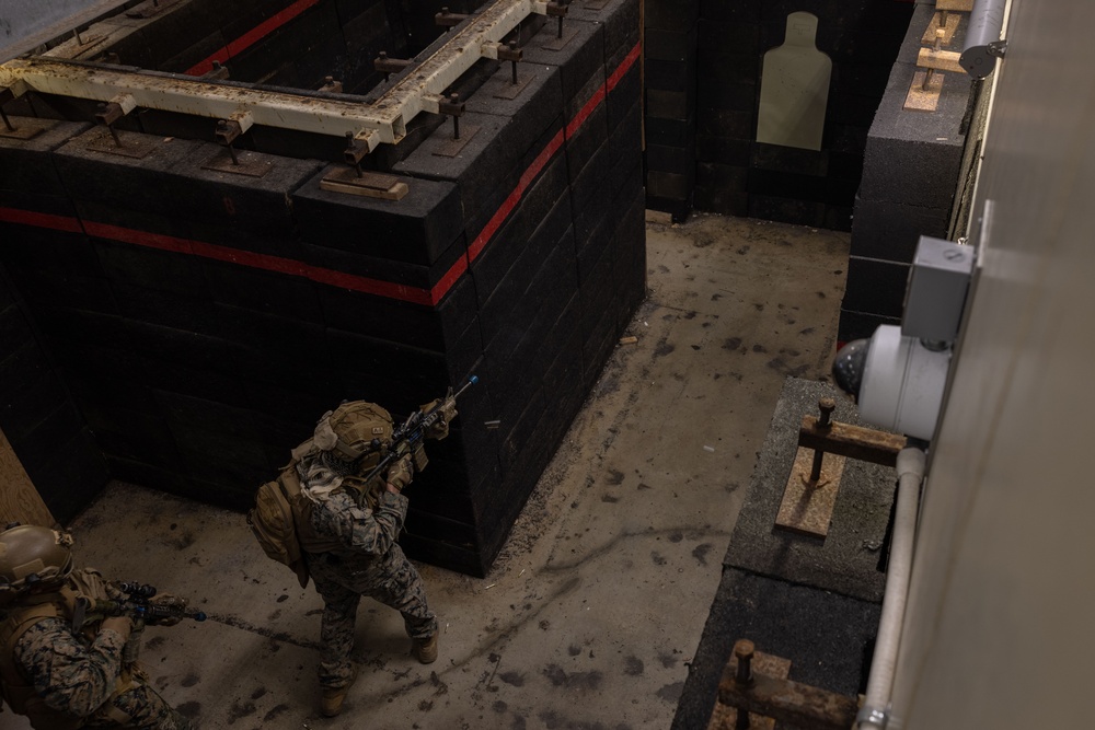 “CLEAR”: Weapons Company, Battalion Landing Team 1/1 rehearse close quarters tactics