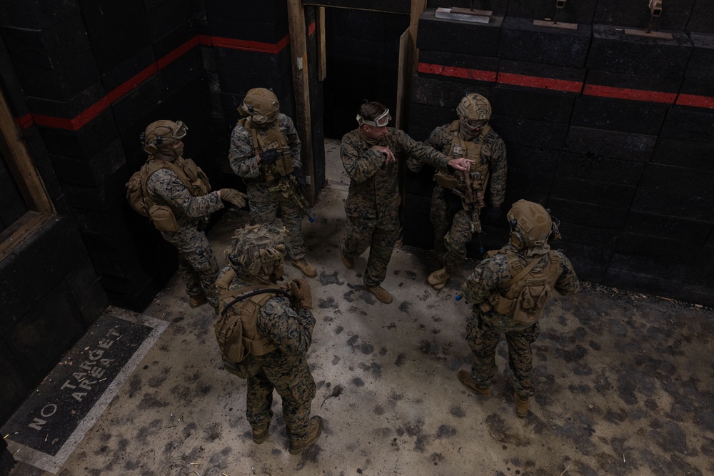 “CLEAR”: Weapons Company, Battalion Landing Team 1/1 rehearse close quarters tactics