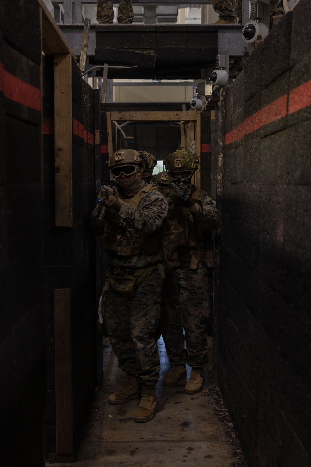 “CLEAR”: Weapons Company, Battalion Landing Team 1/1 rehearse close quarters tactics