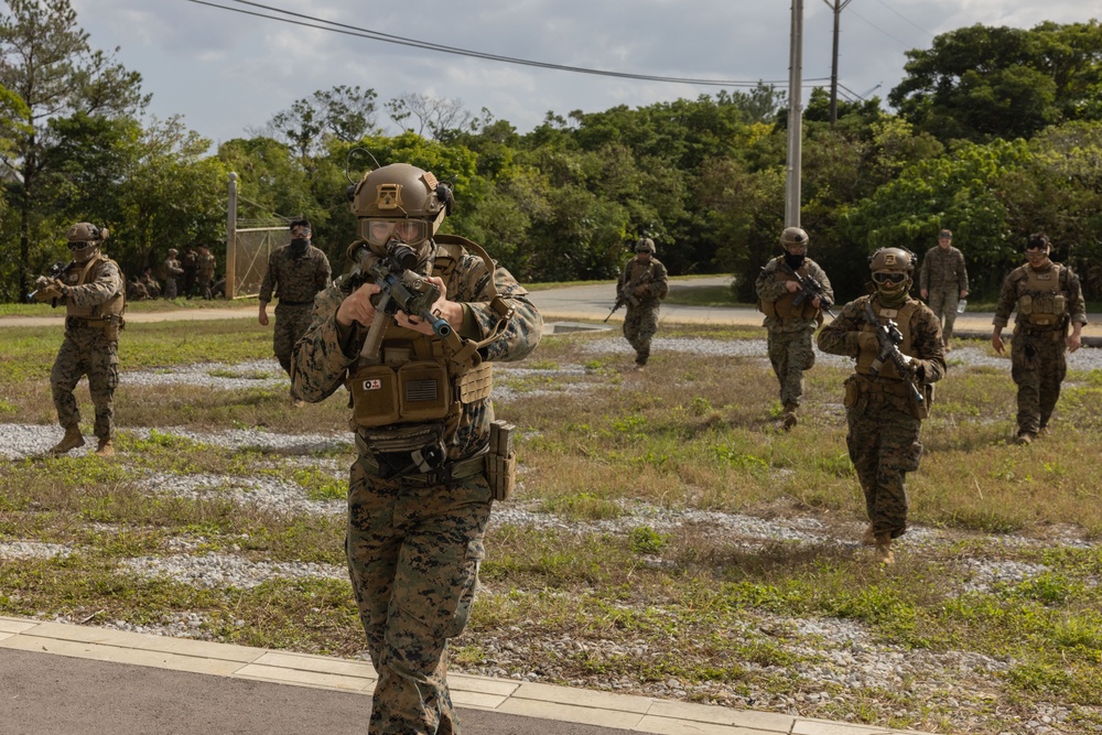 “CLEAR”: Weapons Company, Battalion Landing Team 1/1 rehearse close quarters tactics