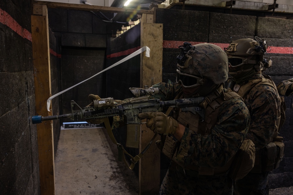 “CLEAR”: Weapons Company, Battalion Landing Team 1/1 rehearse close quarters tactics