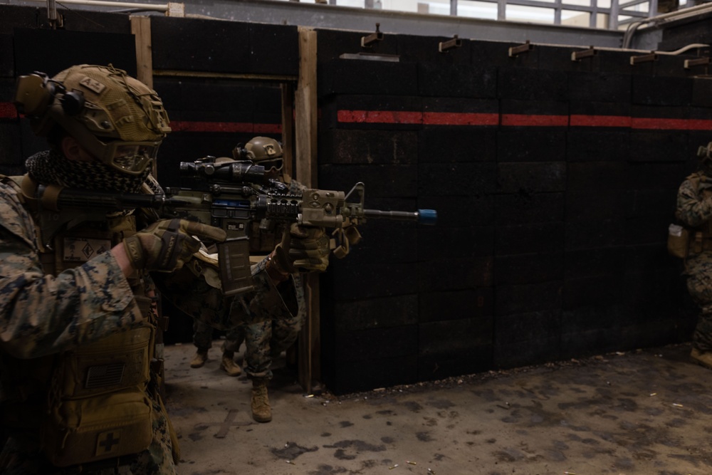 “CLEAR”: Weapons Company, Battalion Landing Team 1/1 rehearse close quarters tactics