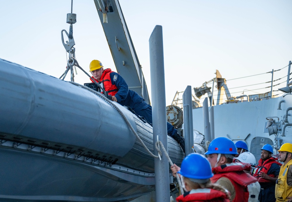 USS Mason Small Boat Operations during Operation Prosperity Guardian