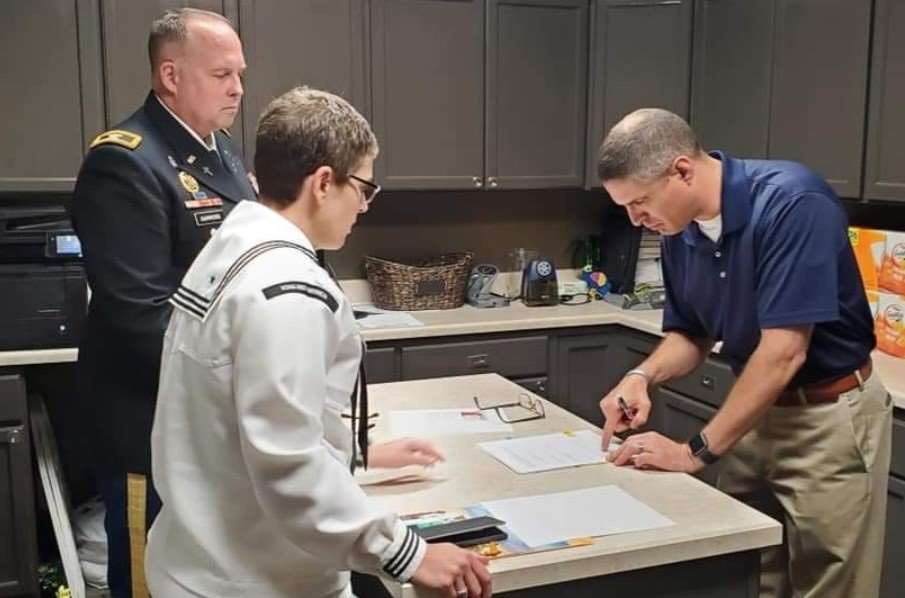 Navy Chaplain Recruiter Wins Recruiter of the Year