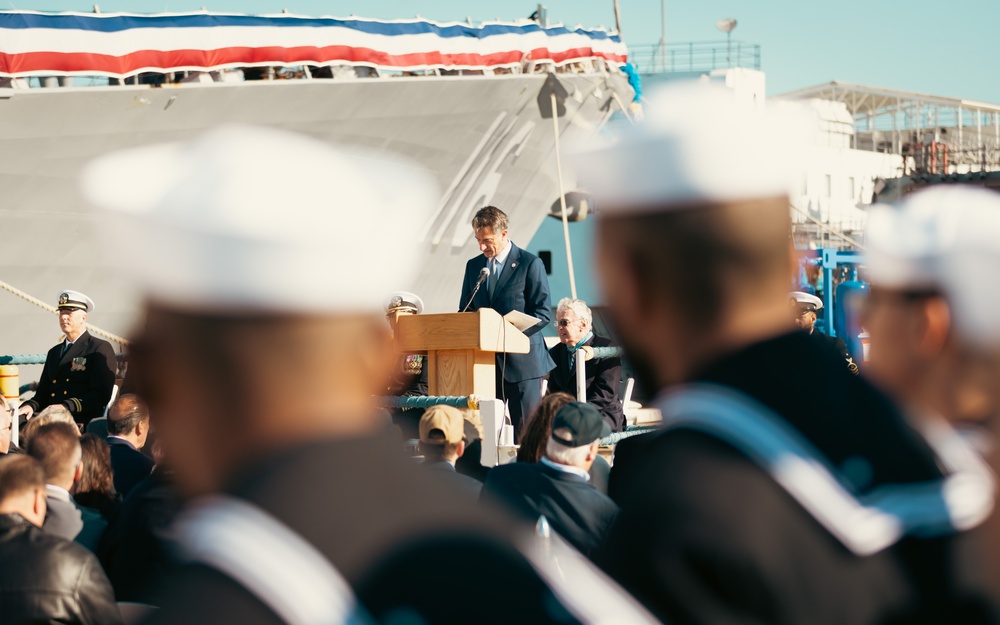 USS THOMAS HUDNER (DDG 116) HOLDS CHANGE OF COMMAND