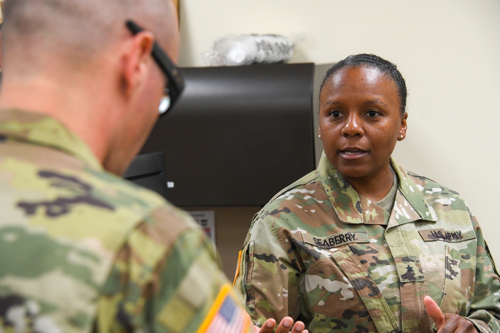 4th ESC Commanding General conducts site visit with units