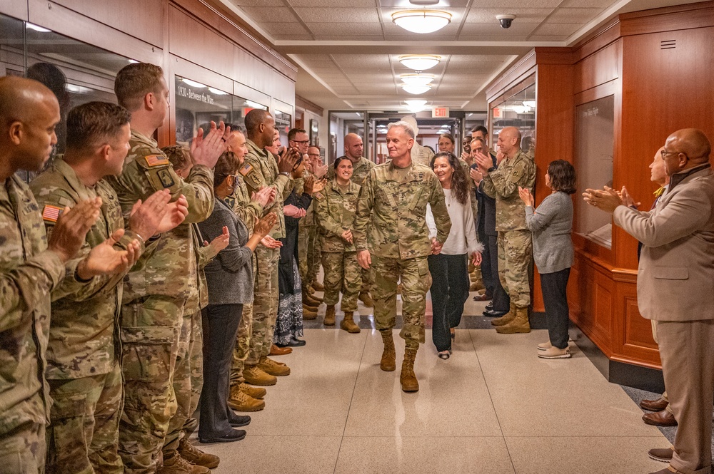 Lt. Gen. Walter Piatt departs Pentagon for the last time as Director of the Army Staff