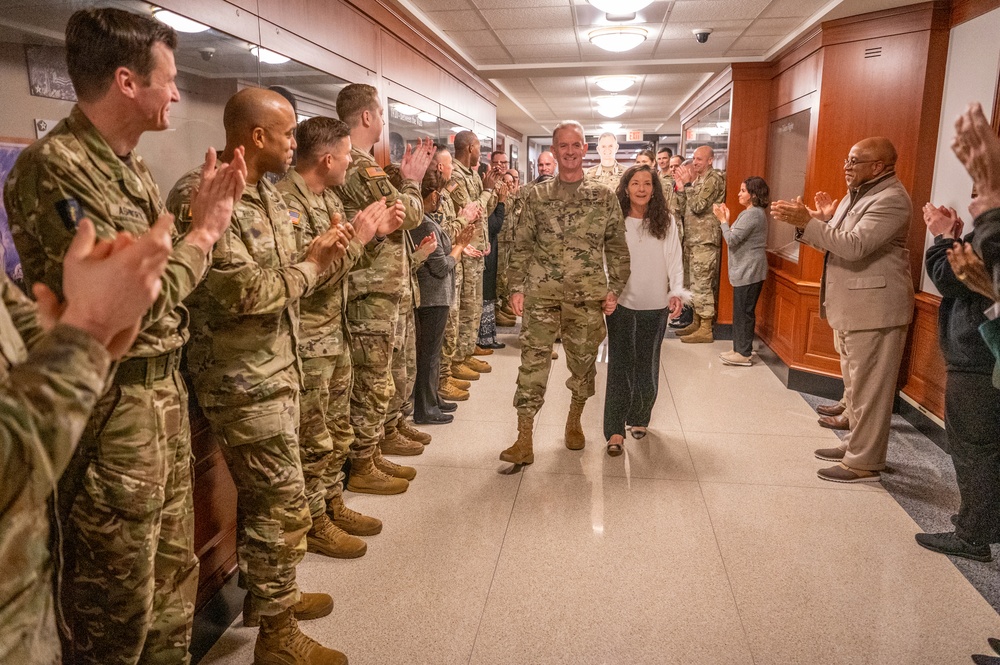 Lt. Gen. Walter Piatt departs Pentagon for the last time as Director of the Army Staff