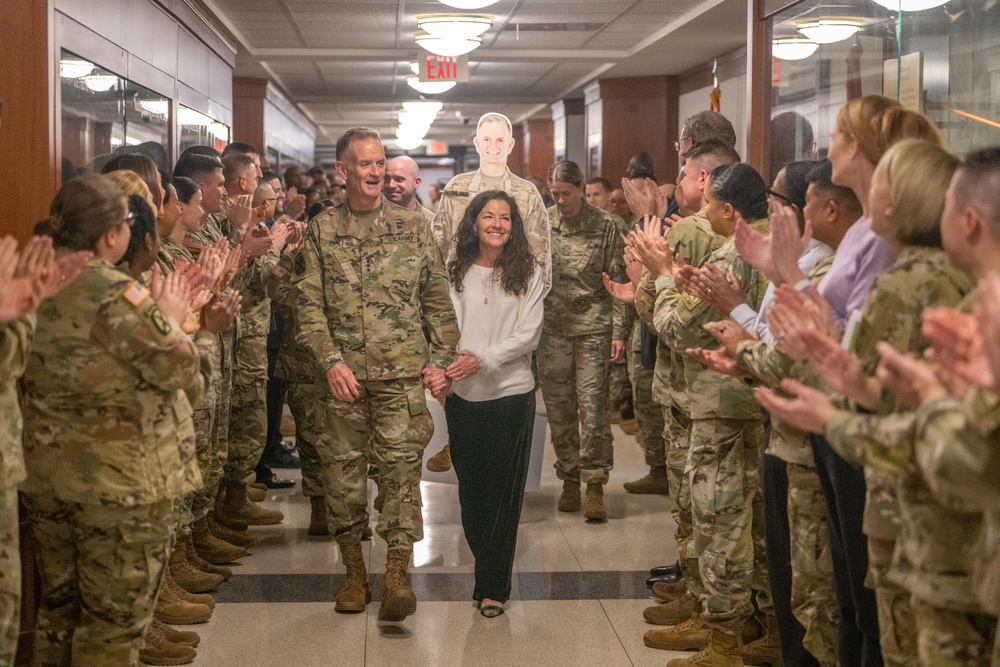 Lt. Gen. Walter Piatt departs Pentagon for the last time as Director of the Army Staff