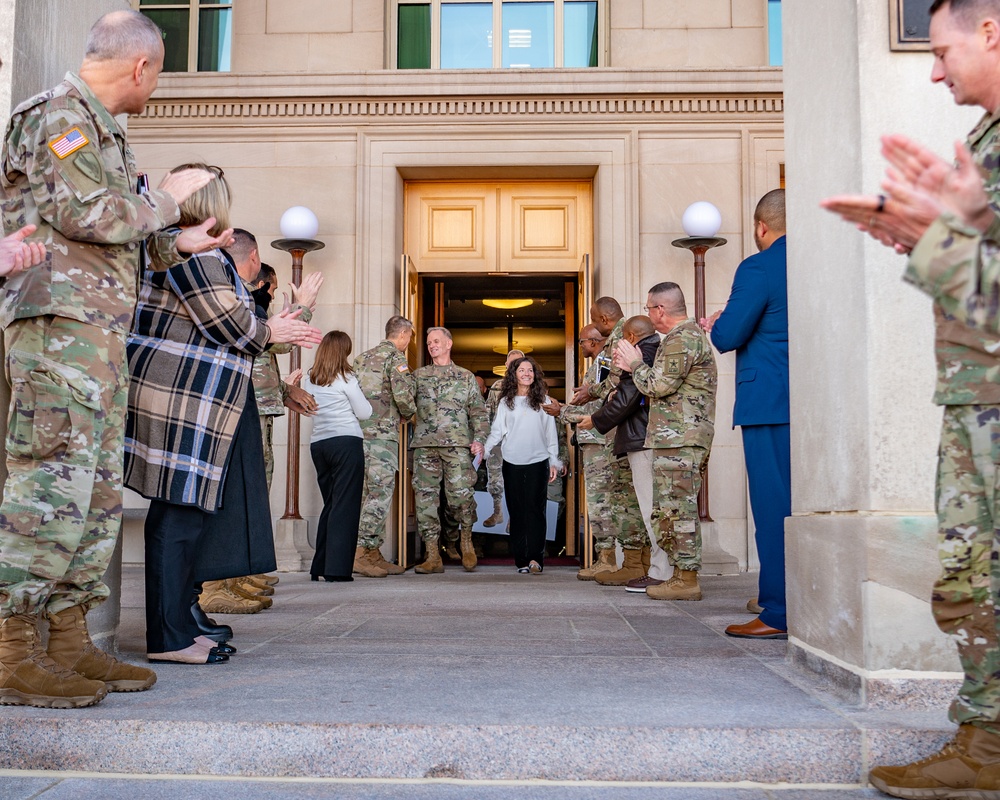 Lt. Gen. Walter Piatt departs Pentagon for the last time as Director of the Army Staff