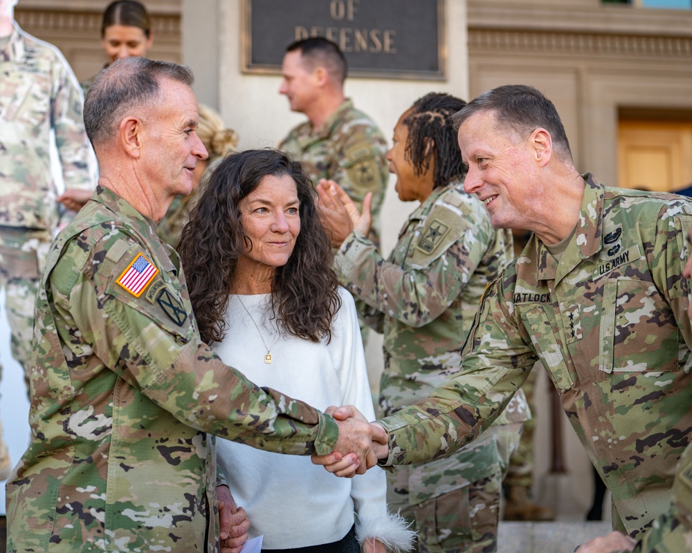 Lt. Gen. Walter Piatt departs Pentagon for the last time as Director of the Army Staff