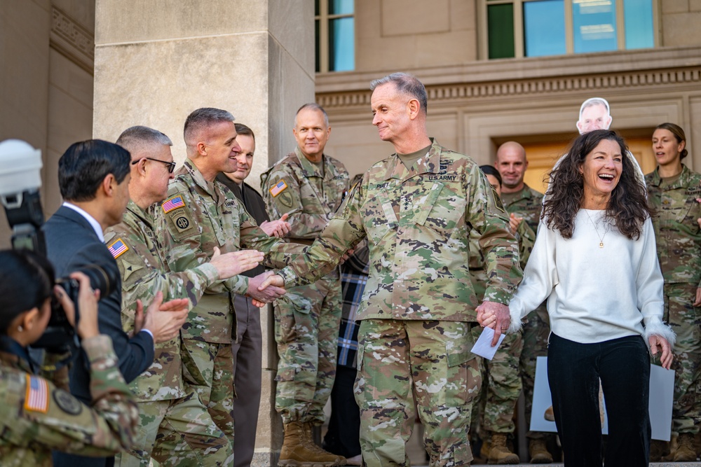 Lt. Gen. Walter Piatt departs Pentagon for the last time as Director of the Army Staff