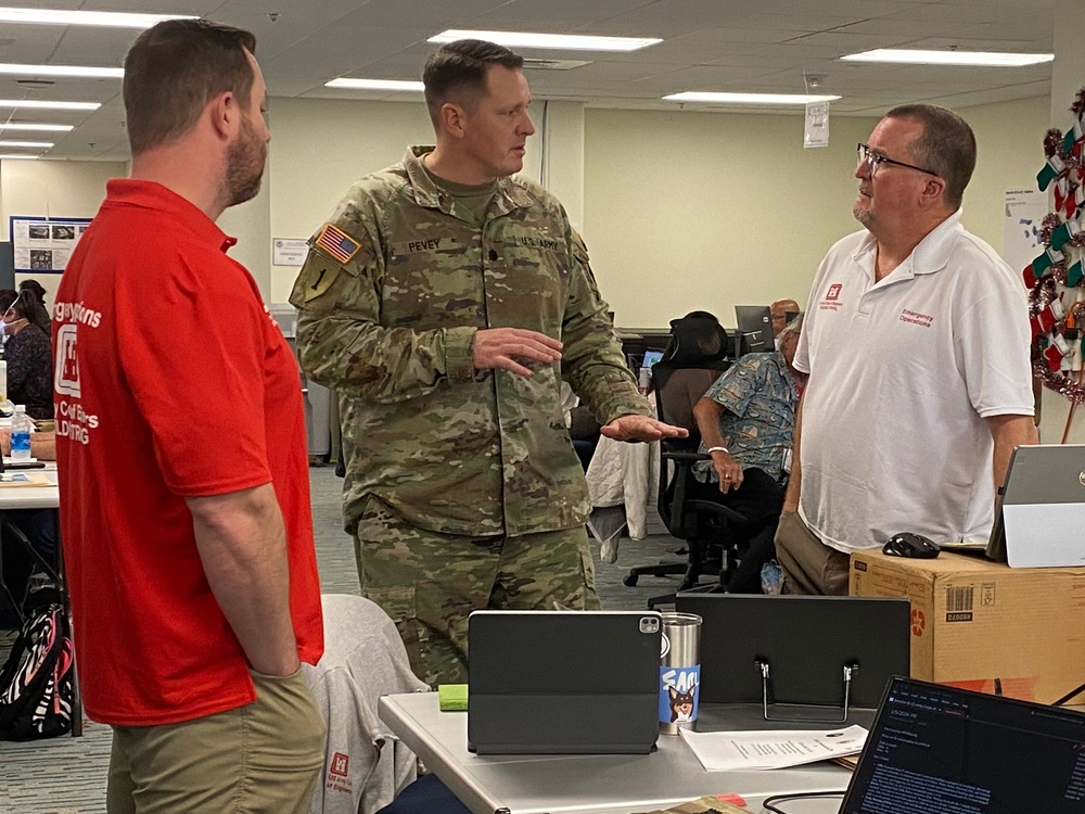 Honolulu District Commander visits Hawaii wildfires JFO