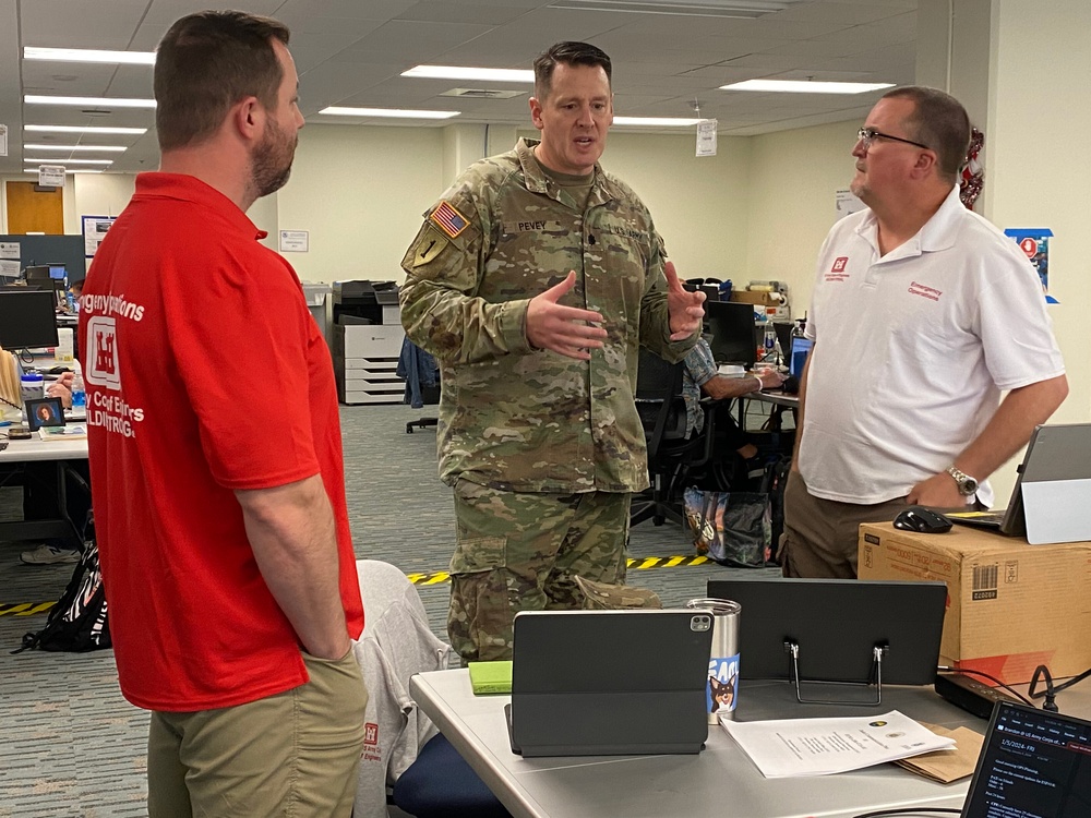 Honolulu District Commander visits Hawaii wildfires JFO
