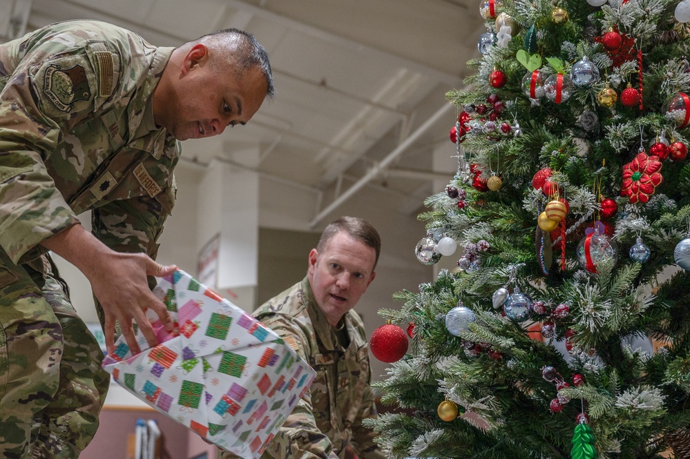 Spreading holiday cheer in Wales, Alaska: PRSC flies Christmas gifts into Alaskan remote school