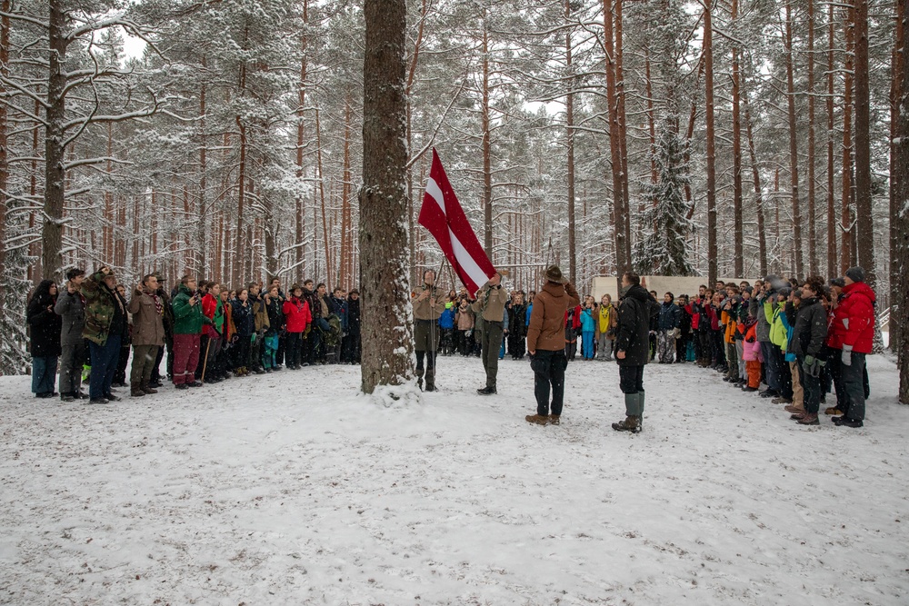 3rd Infantry Division Artillery medics provide first-aid training to children at Latvian winter camp