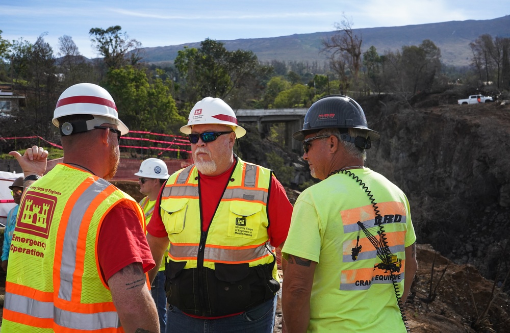 USACE oversees complicated crane lift in Kula, Maui