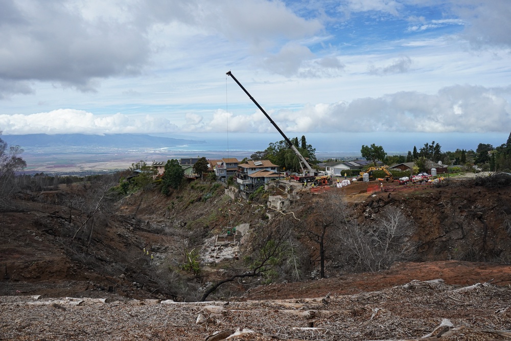 USACE oversees complicated crane lift in Kula, Maui