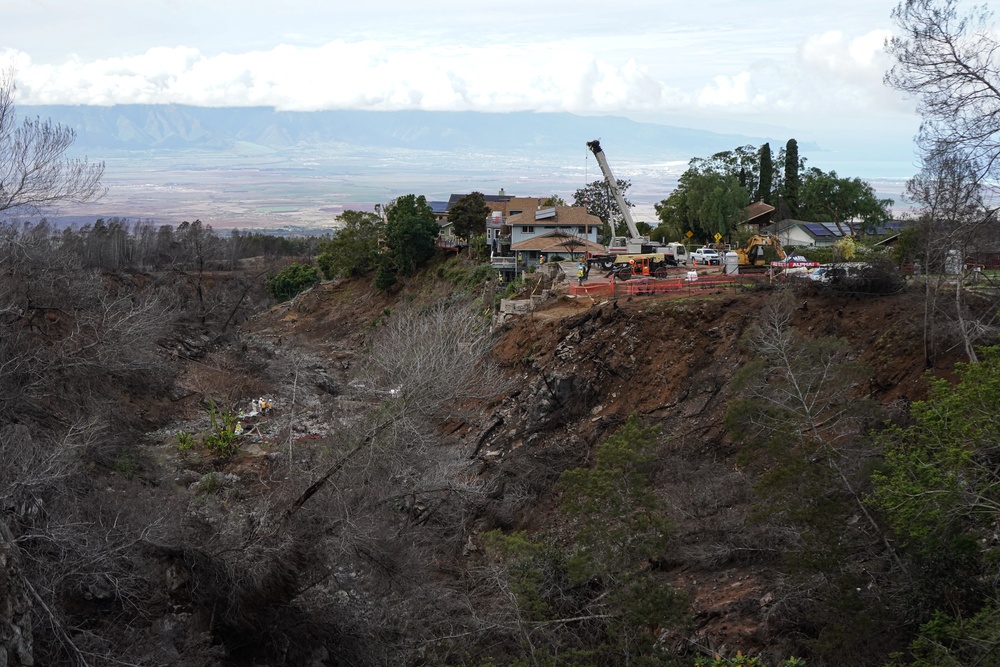 USACE oversees complicated crane lift in Kula, Maui