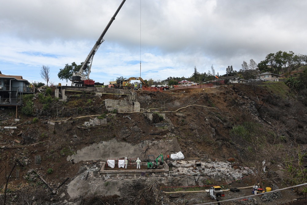 USACE oversees complicated crane lift in Kula, Maui