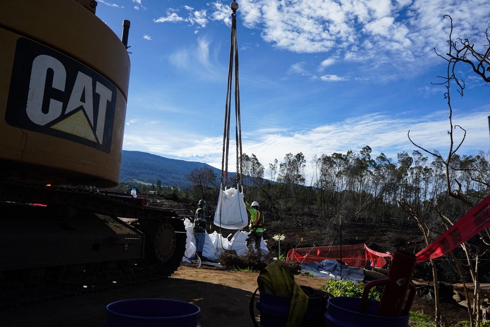 USACE oversees complicated crane lift in Kula, Maui