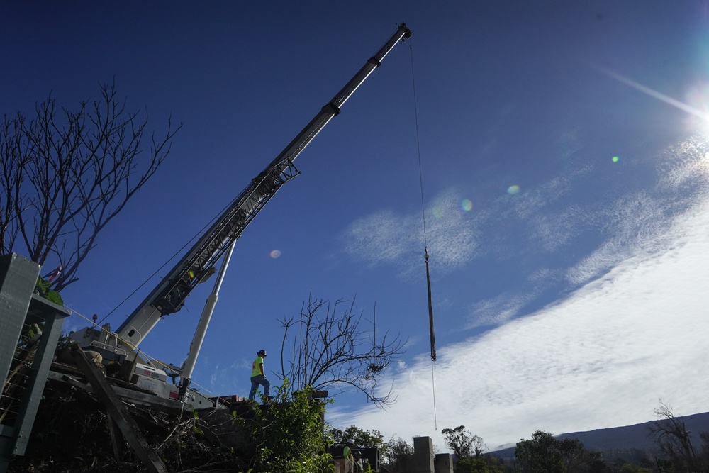 USACE oversees complicated crane lift in Kula, Maui