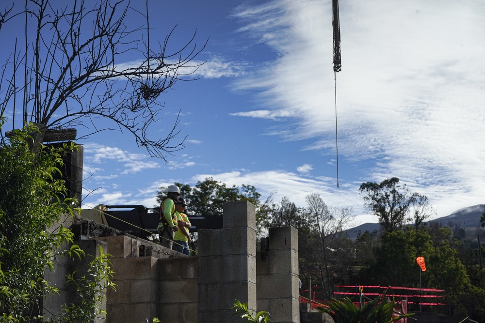 USACE oversees complicated crane lift in Kula, Maui
