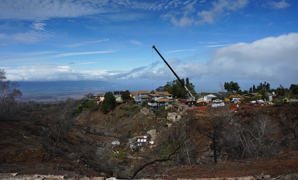 USACE oversees complicated crane lift in Kula, Maui