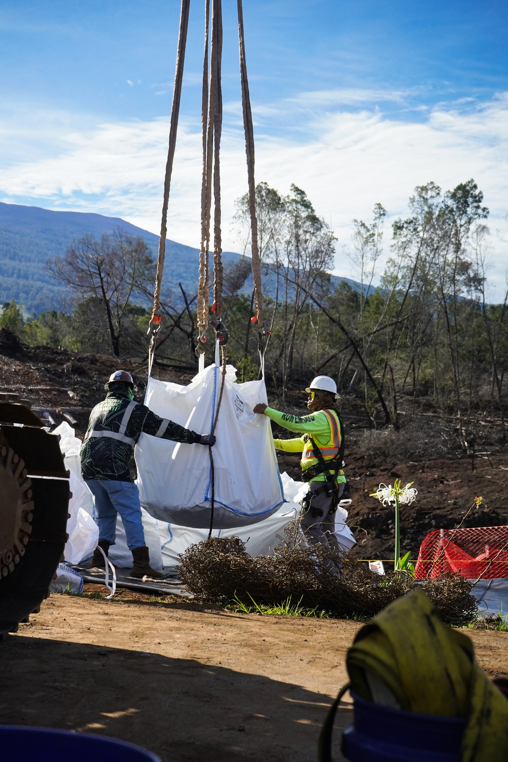 USACE oversees complicated crane lift in Kula, Maui