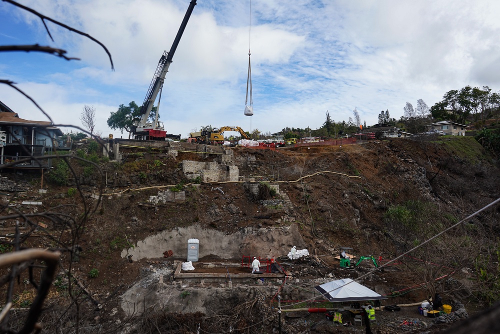 USACE oversees complicated crane lift in Kula, Maui