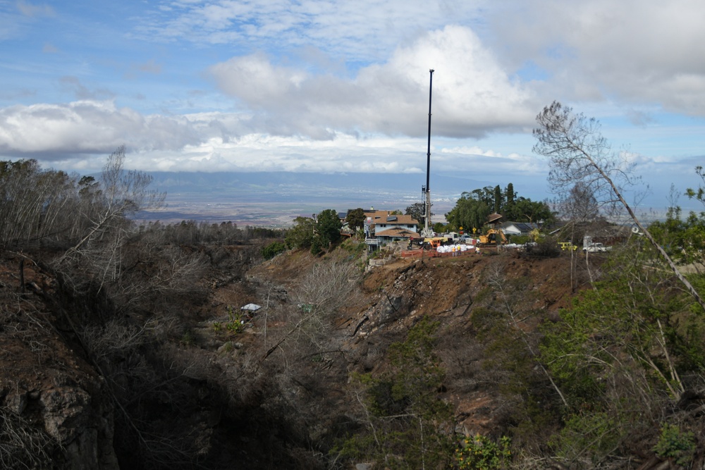 USACE oversees complicated crane lift in Kula, Maui