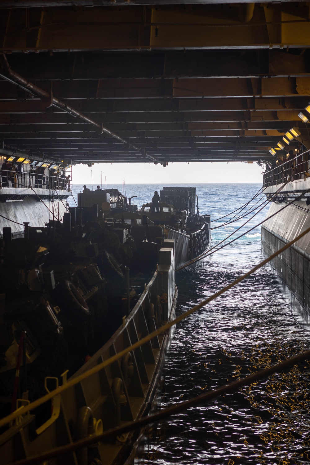 USS Bataan Conducts LCU Operations