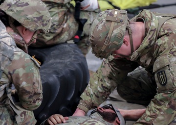 U.S. Army Reserve Soldiers checks on casualty during Combat Lifesaver Course