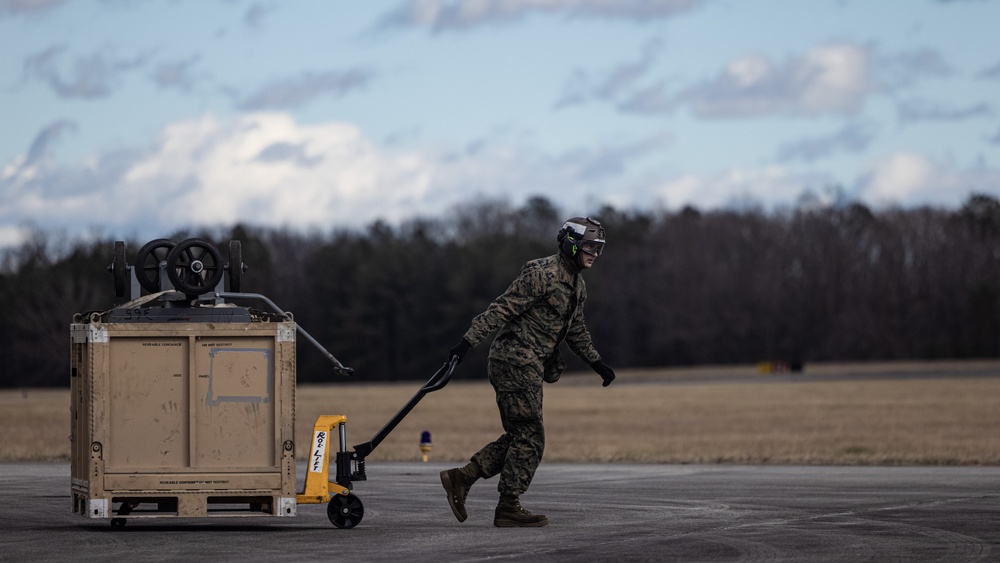 VMM-365 (REIN) Arrives for RUT