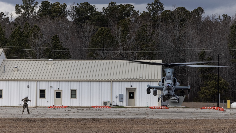 VMM-365 (REIN) Arrives for RUT