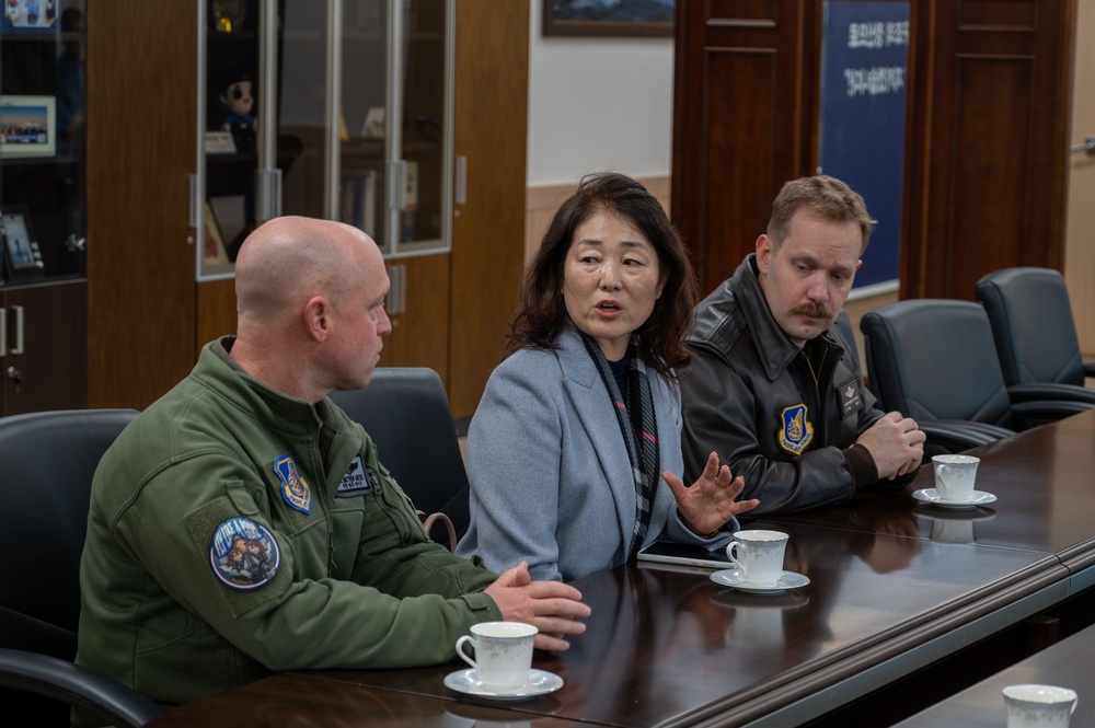 Wolf Pack leaders thank ROK Coast Guard for crash support