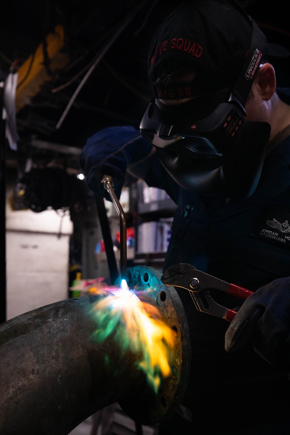 USS Laboon Conduct Routine Maintenance during Operation Prosperity Guardian