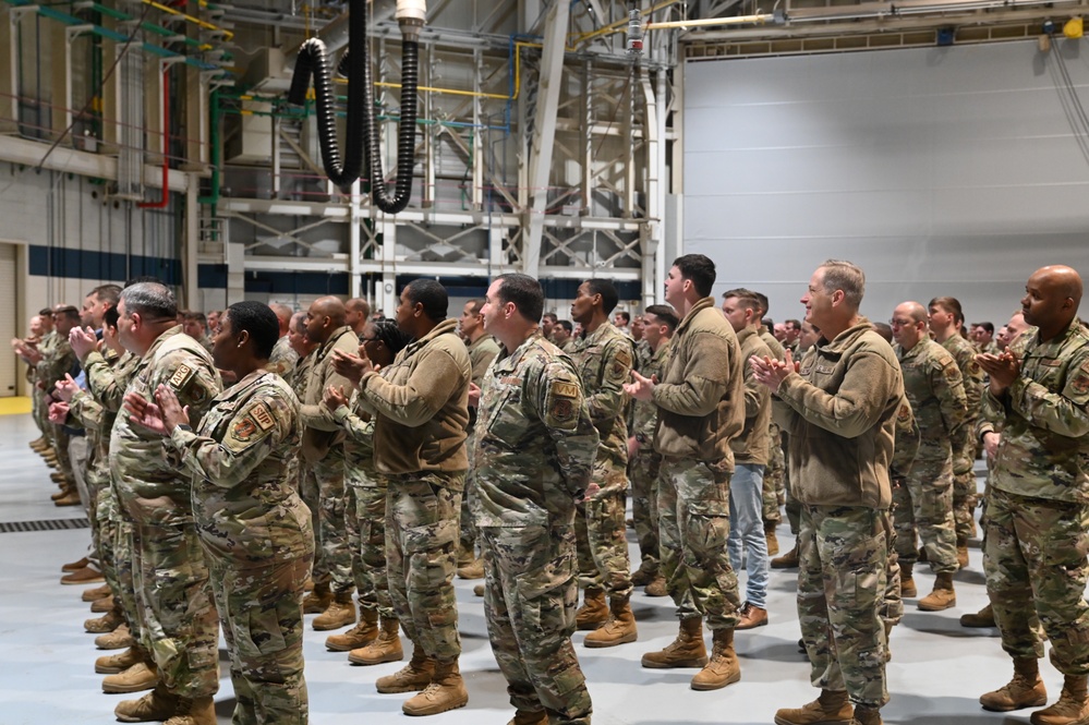 Command Chief Williams visits the 186th Air Refueling Wing