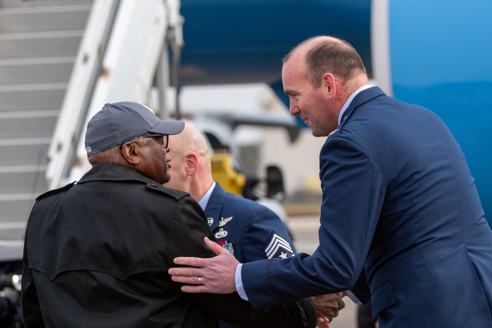 President Biden lands at Joint Base Charleston