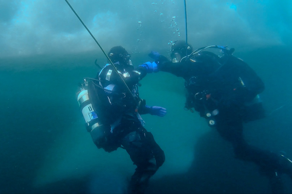 U.S. Coast Guard Cutter Polar Star (WAGB 10) conducts dive operations