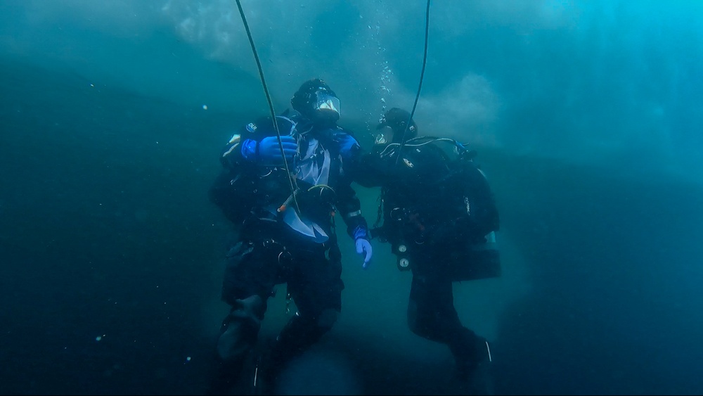 U.S. Coast Guard Cutter Polar Star (WAGB 10) conducts dive operations