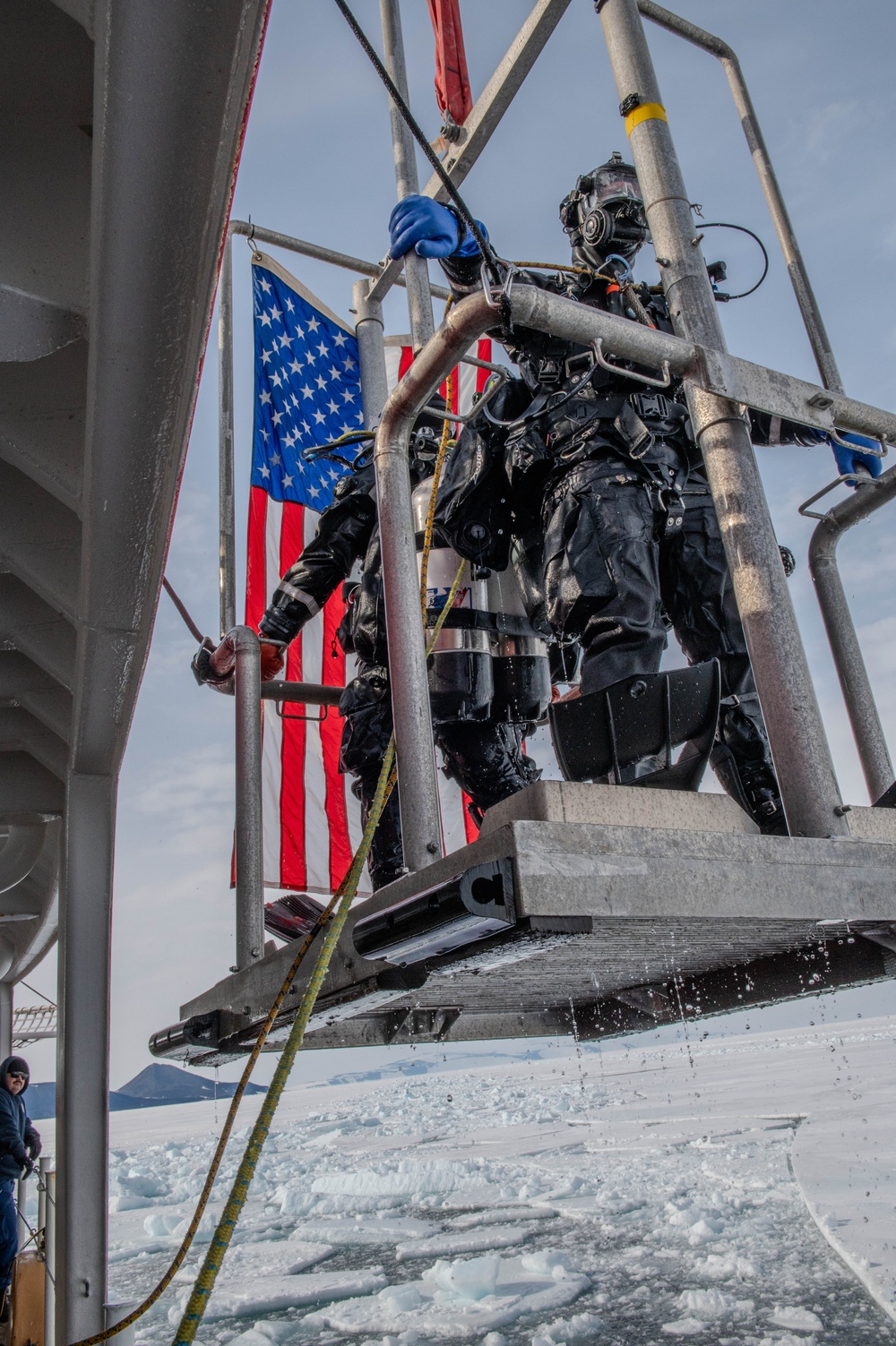 U.S. Coast Guard Cutter Polar Star (WAGB 10) conducts dive operations