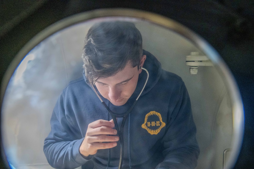 U.S. Coast Guard Cutter Polar Star (WAGB 10) conducts dive operations