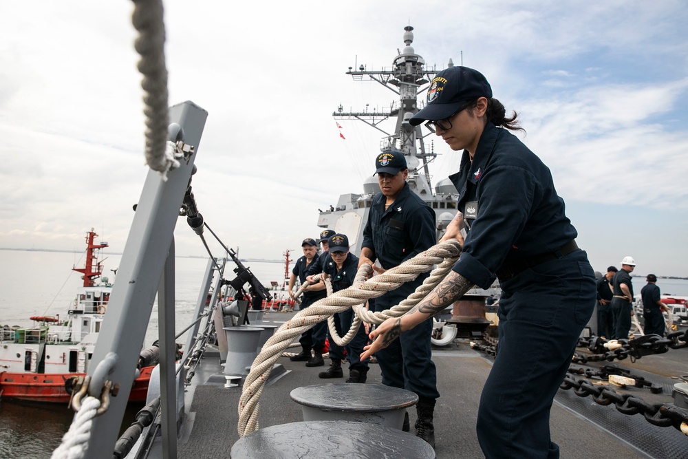 Sterett Gets Underway from Manila Philippines