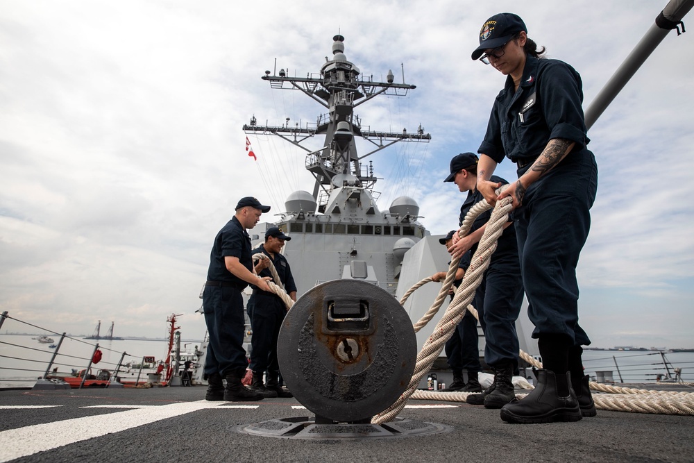 Sterett Gets Underway from Manila Philippines