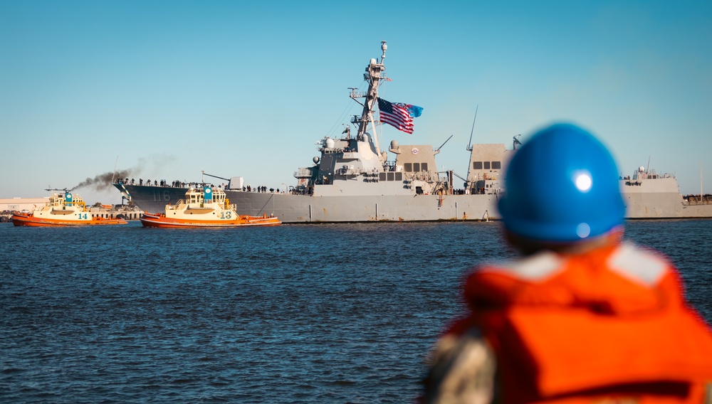 USS THOMAS HUDNER (DDG 116) RETURNS HOME