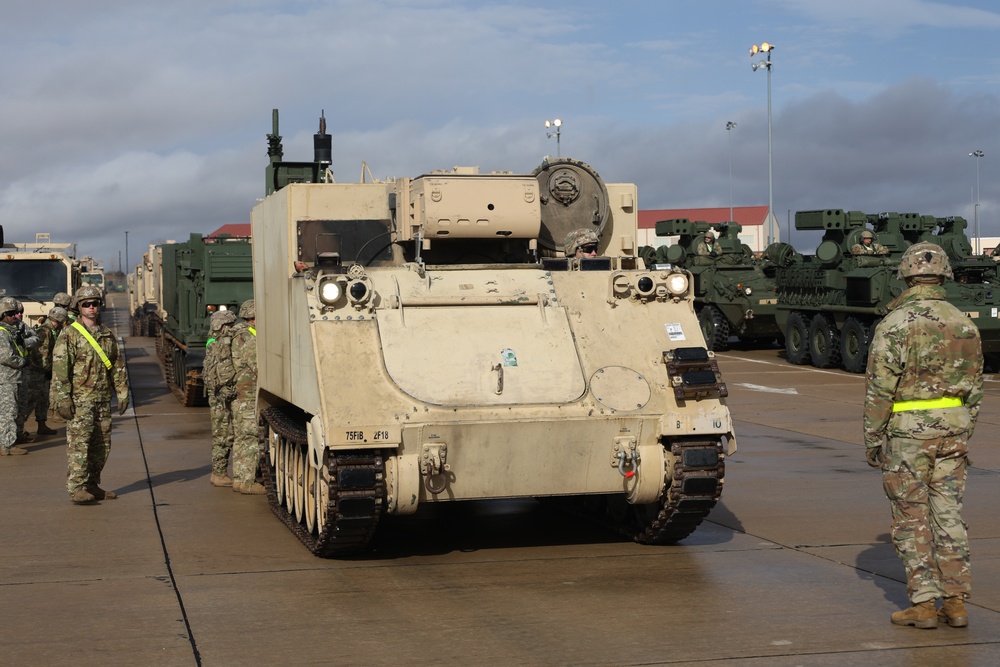 75th FA BDE, 2-18 FA BN and 4-60 ADA BN perform railhead operations