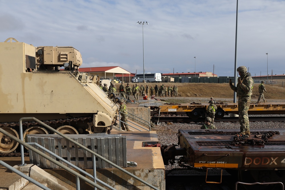 75th FA BDE, 2-18 FA BN and 4-60 ADA BN perform railhead operations