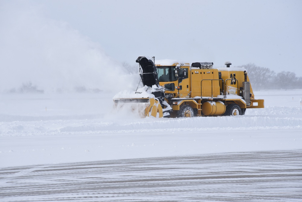Iowa Air Guard cleans up after 14” snow event